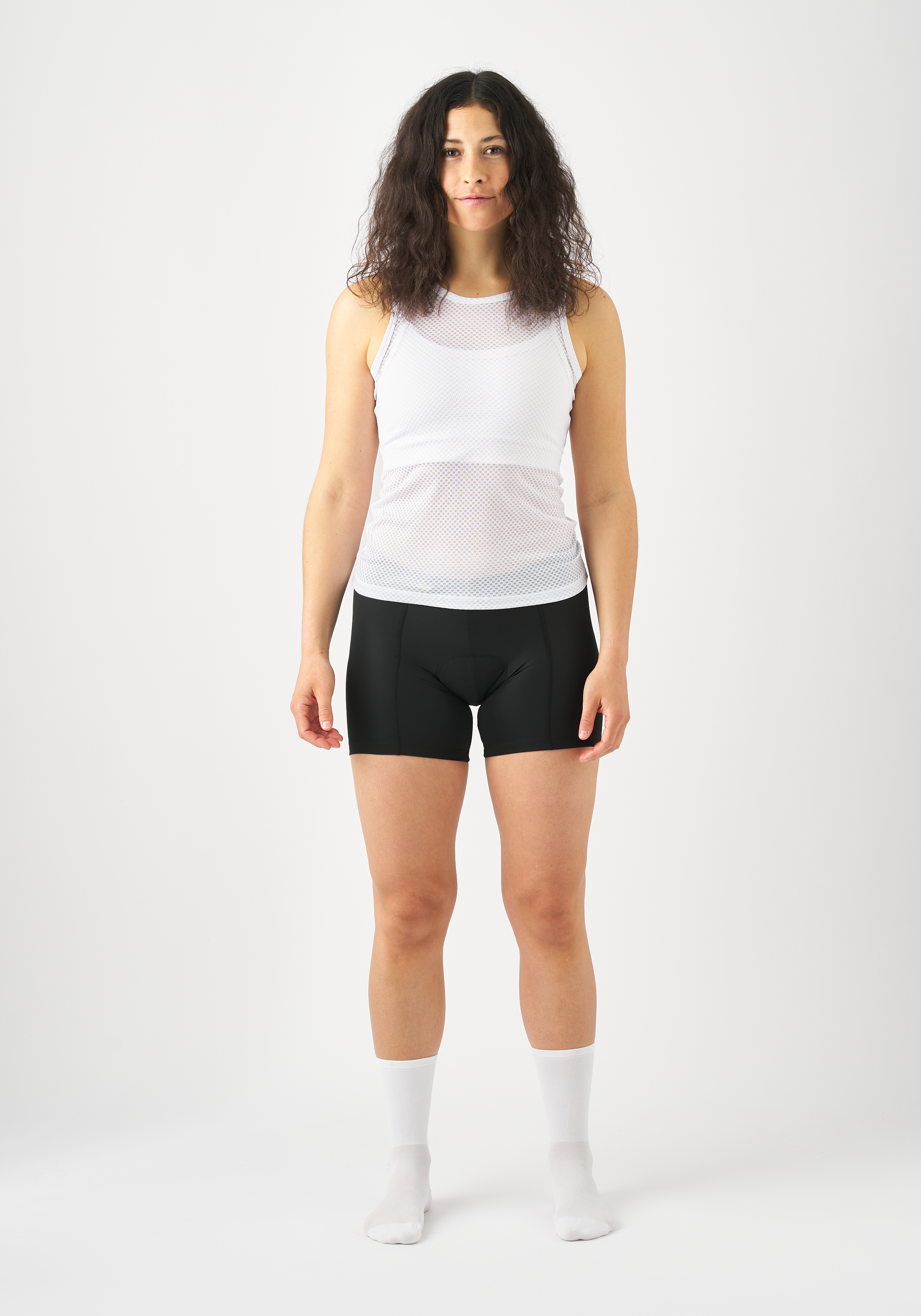 Tanktop, Mesh, White, Sleeveless, Athletic short, Mesh top, Weißes Tanktop, Schwarze Shorts, Athleisure, Overknee-Socken