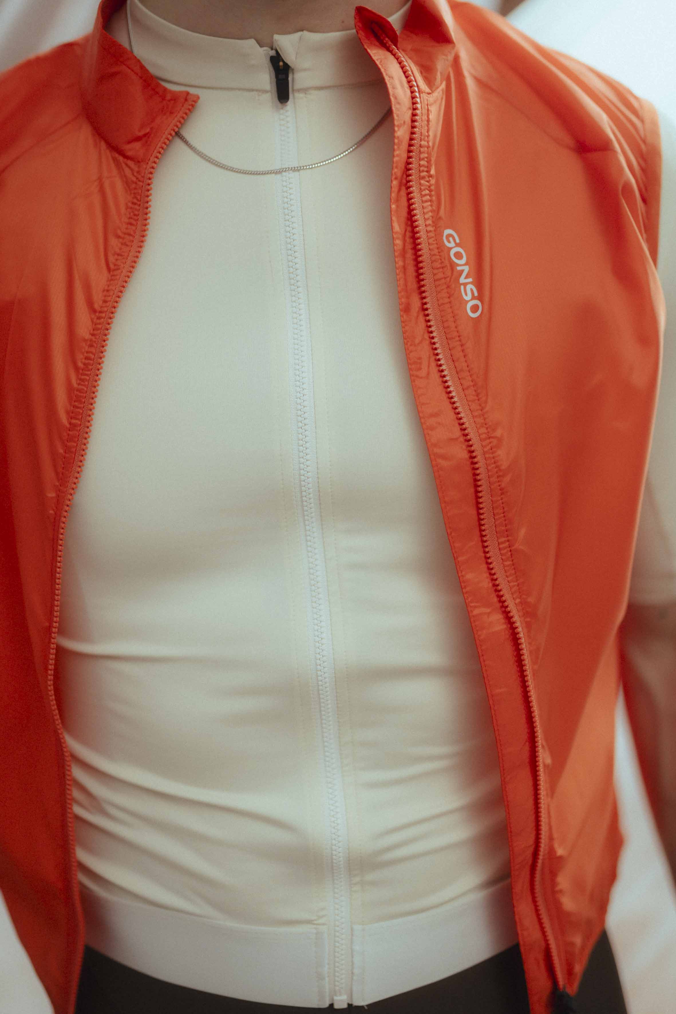 Gilet, Reißverschluss, Korallenrot, Trägeroberteil, Faser/Vinyl?, windbreaker, orange, zipper, vest, Gonso, windbreaker, orange jacket, zip front, zippers visible, sleeveless layer