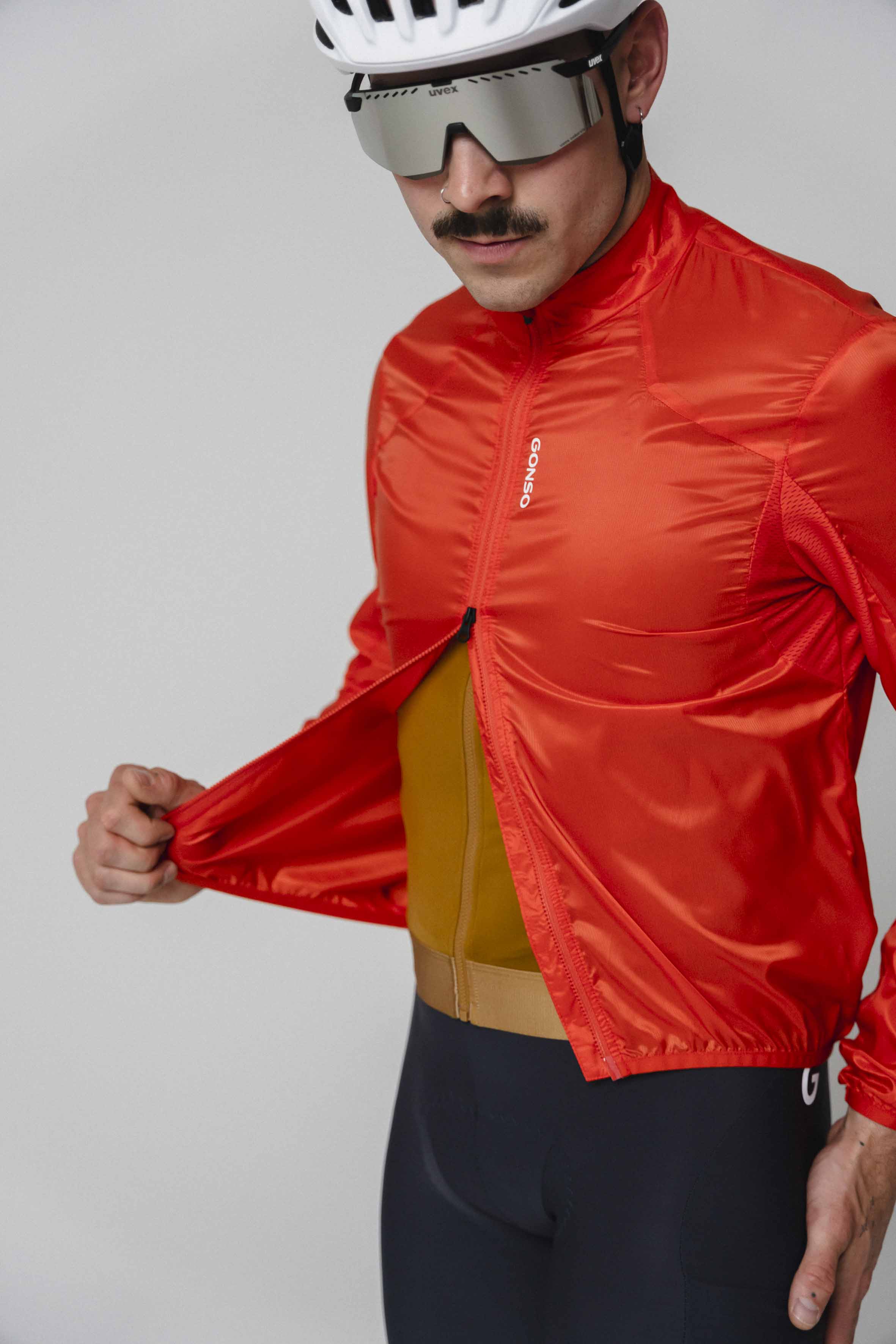Radsportjacke, Windjacke, Regenjacke, Rot, Schnittdetails, cycling jacket, rote jacke, windbreaker, gepaddelte schicht, rennrad ausrüstung