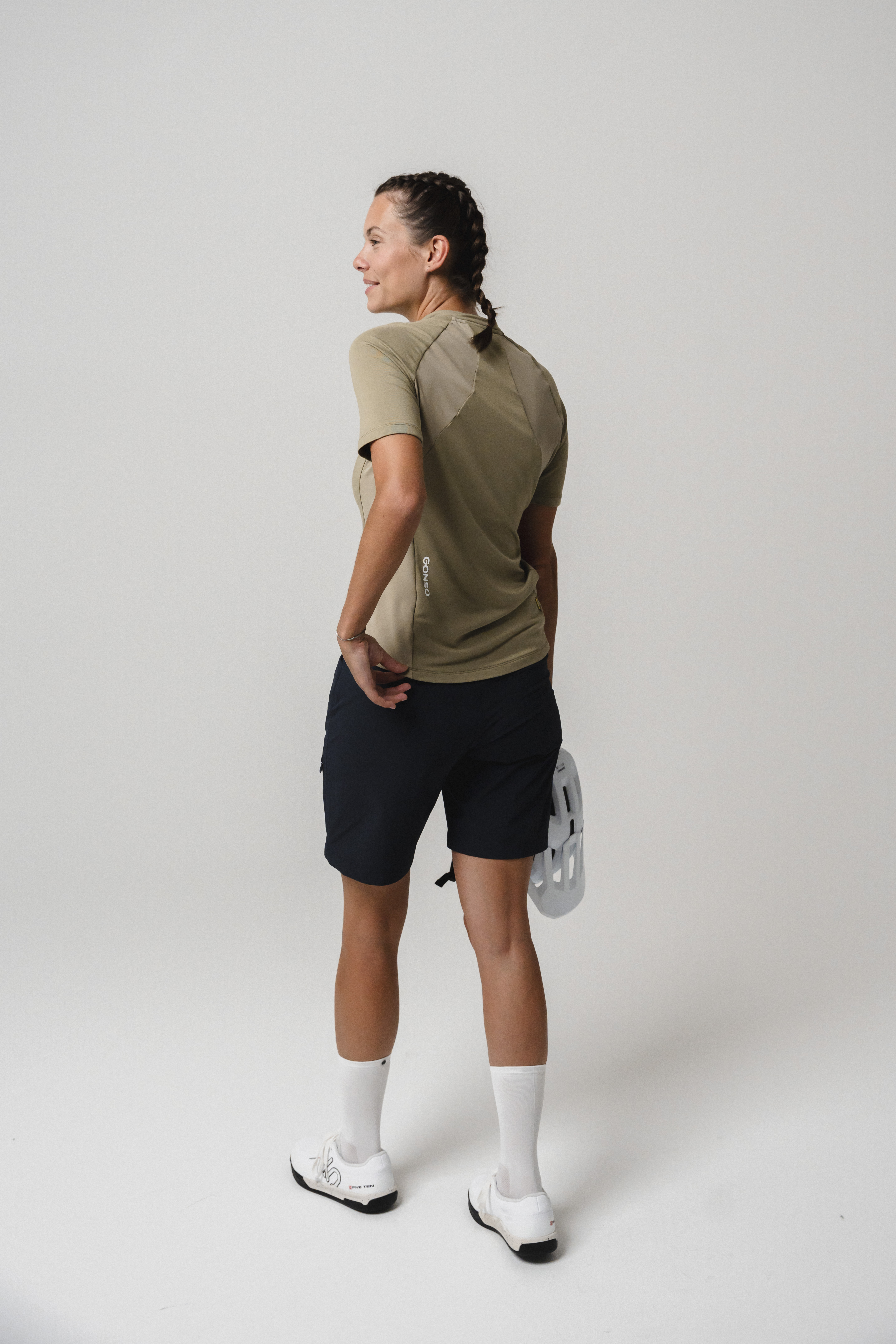 Bekleidung, Kurze Hosen, Person, Schuhe, Schuh