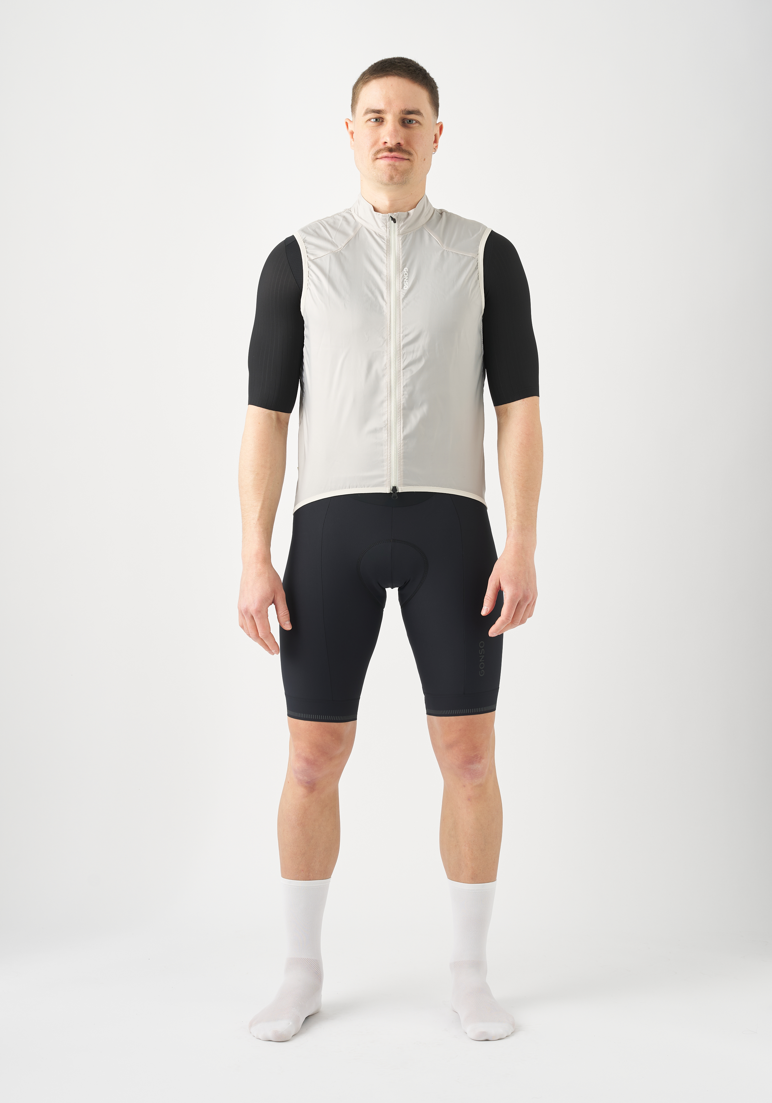 Cycling vest, Sleeveless vest, Padded vest, Light color, Full zipper, Weste, Weste mit Reißverschluss, Schwarz-weiß Kontrast, Radweste, Körpernaher Schnitt