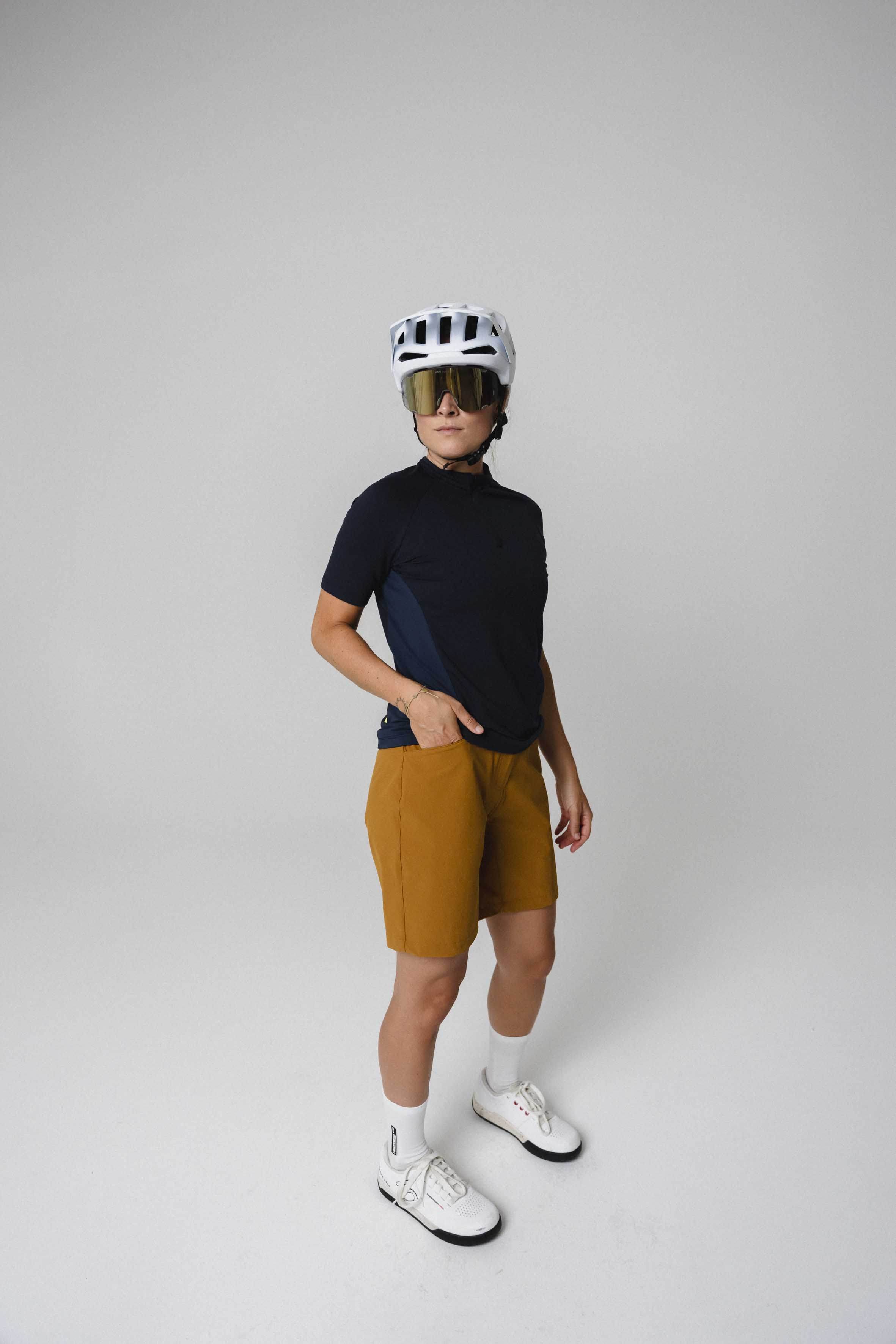 Radsport-Outfit, Cycling Shorts, Helm, Brille, Socken, cycling outfit, helmet, shorts, jersey, sunglasses