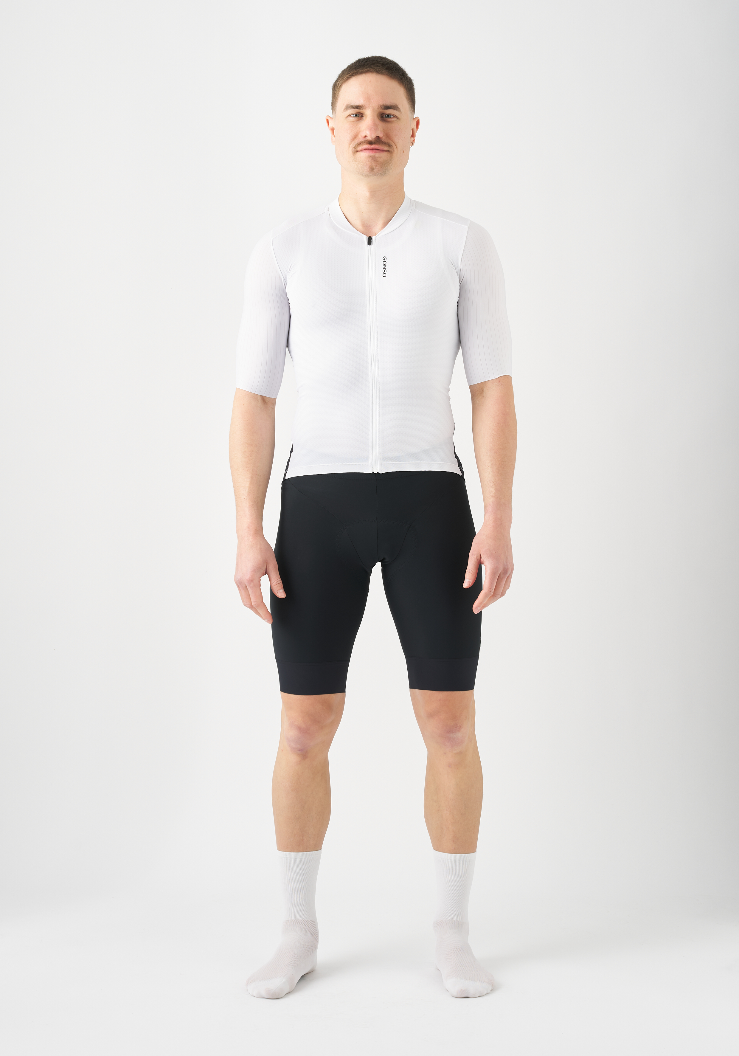 Radtrikot, Zweiteiliger Bicycle-Shorts, Radsport, Weißes Oberteil, Schwarz-Shorts