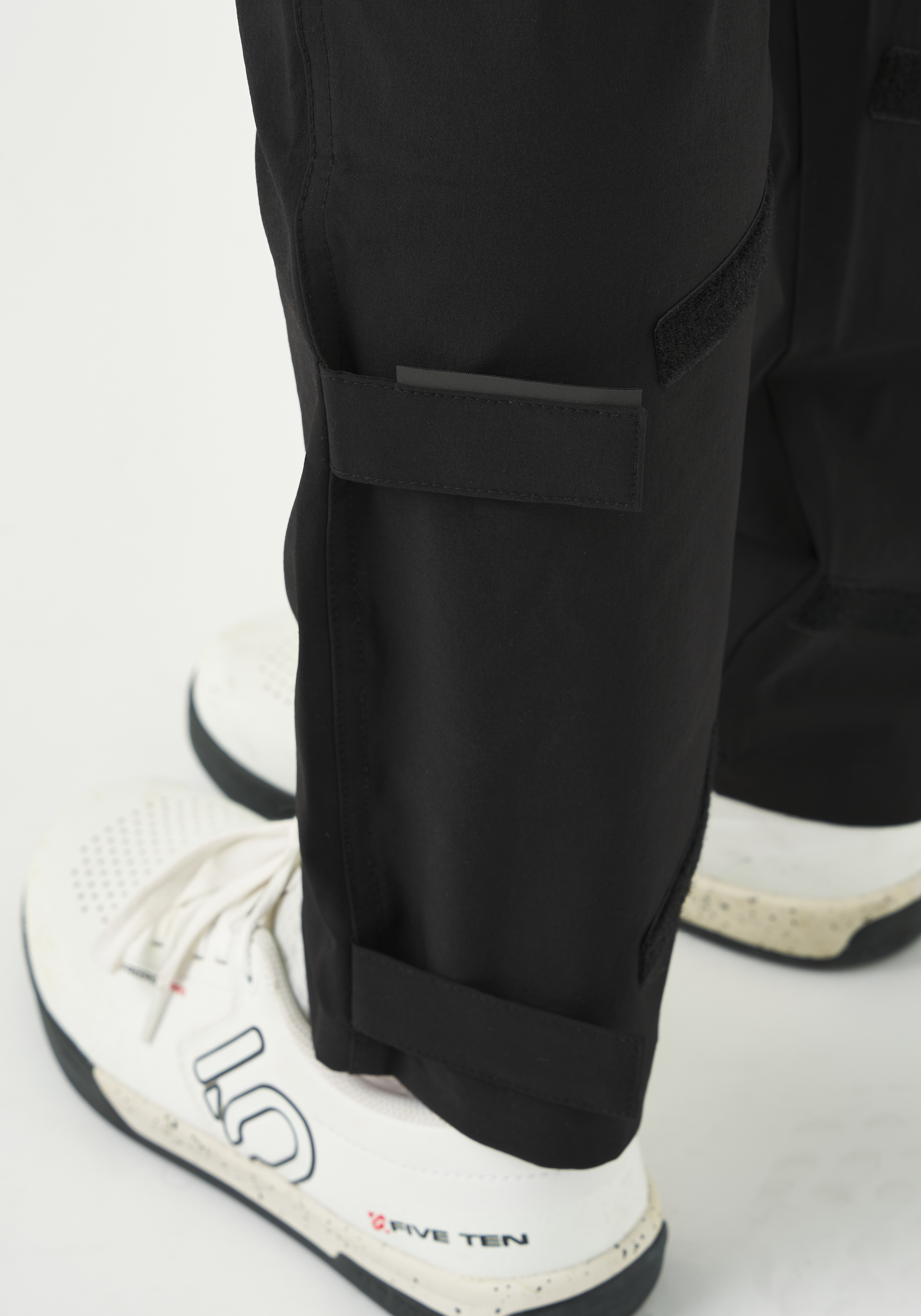 Hose, Cargo Pants, Schwarz, Tragetasche Tasche, Gummizug, Hose, Cargo-Hose, Schwarz, Taschen, Gurtbänder, Hose, Cargo-Tasche, Schwarz, Knöchelbereich, Klettverschluss