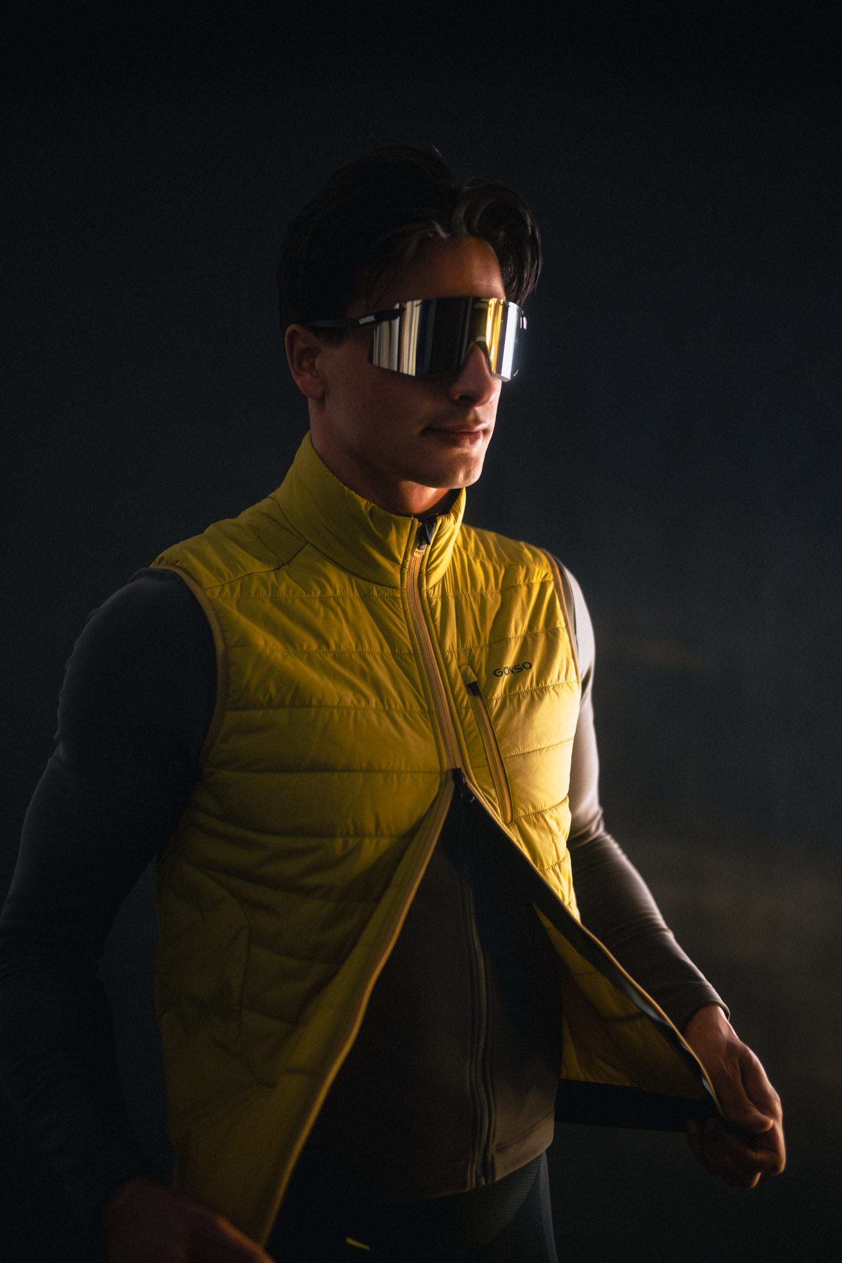 241121_Gonso_Lookbook_TomKieslichMedia_LowRes_DSC6987 Mantel, Langarm, Sonnenbrille, Jacke, Finger