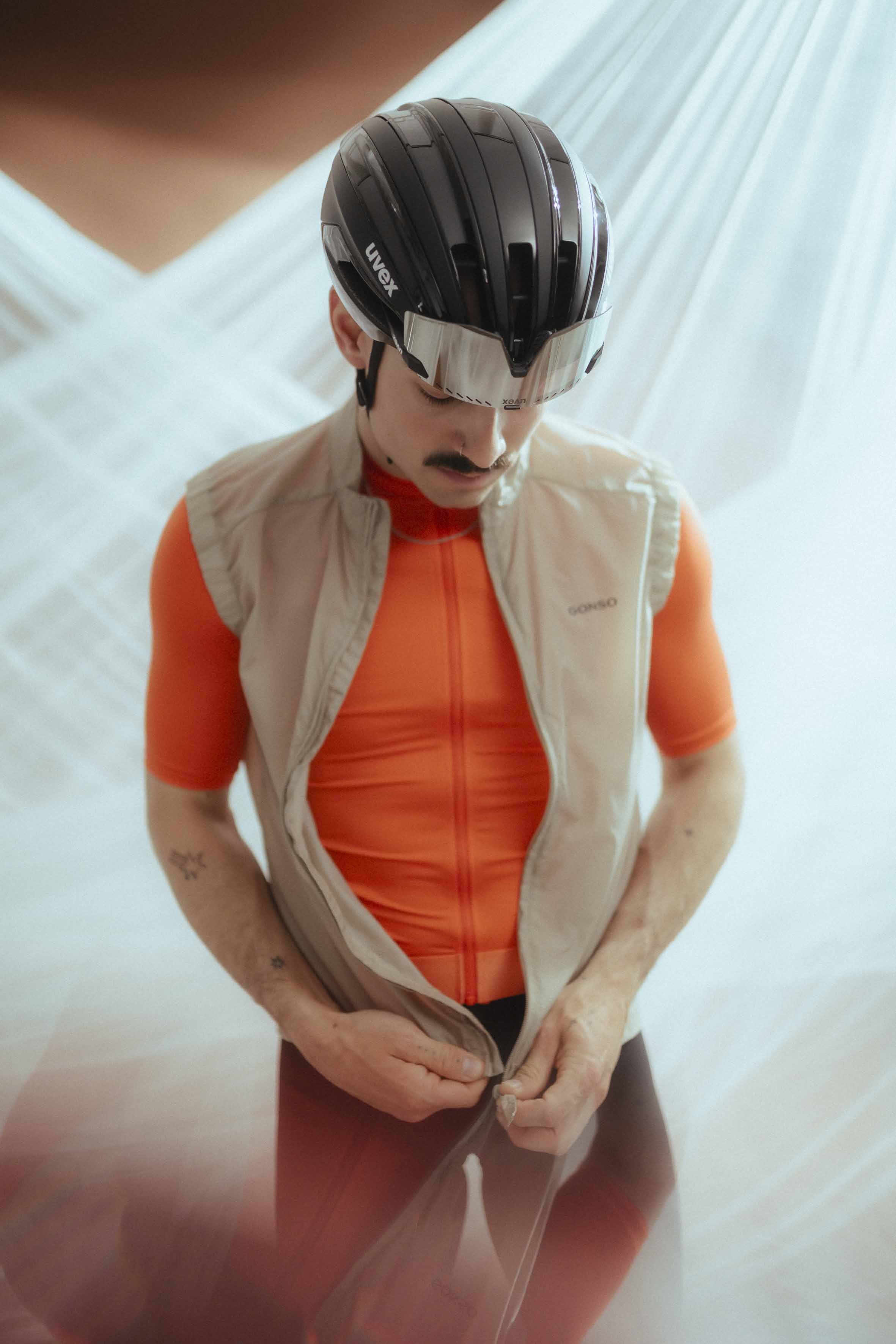 sleeveless vest, reißverschluss, gefüttert, beige, Gonso Logo, Fahrradhelm, Helm, Radsport, Velo, Sportbekleidung