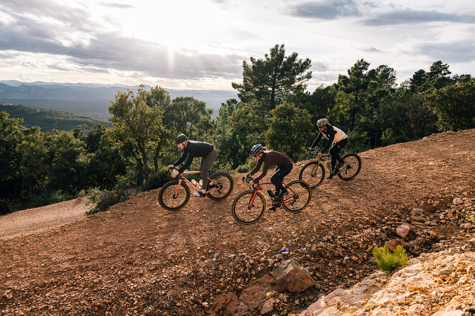 GONSO_FW-2025-1196_96dpi Helme, Person, Fahrrad, Steigung, Rad