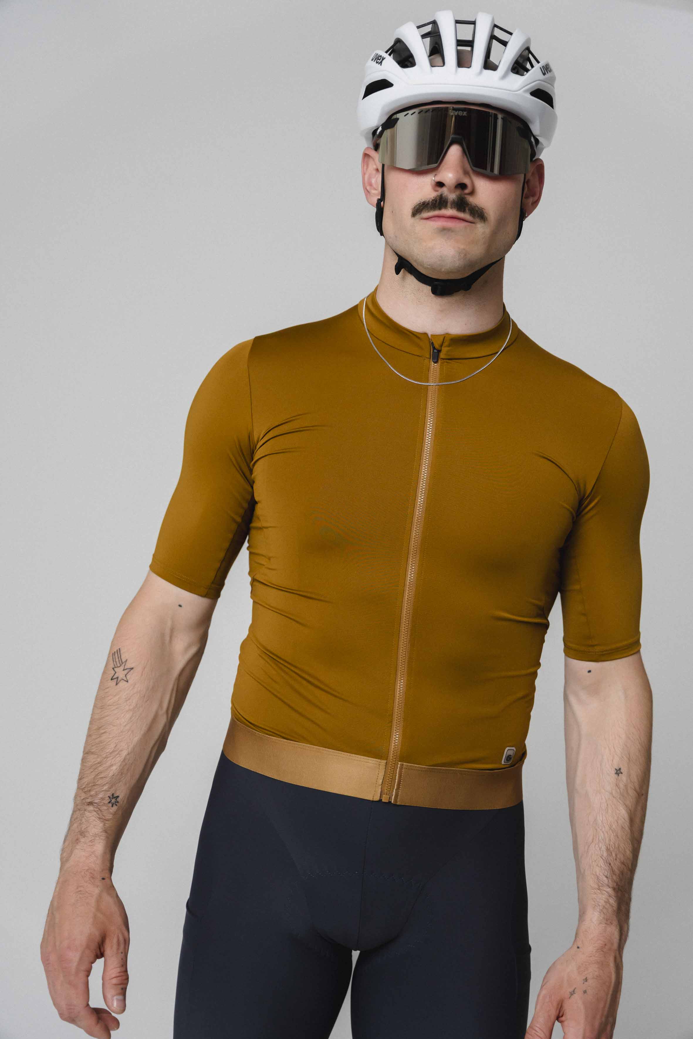Fahrradjersey, Halblangerärmel, Reißverschluss vorne, Kamelbraun, Radfahrer-Sonnenbrille, cycling jersey, kurze Ärmel, Vollreißverschluss, klebriger Bund, braune Farbe, Cycling-Trikot, kurzärmlig, Reißverschluss, braun, Radsportausrüstung
