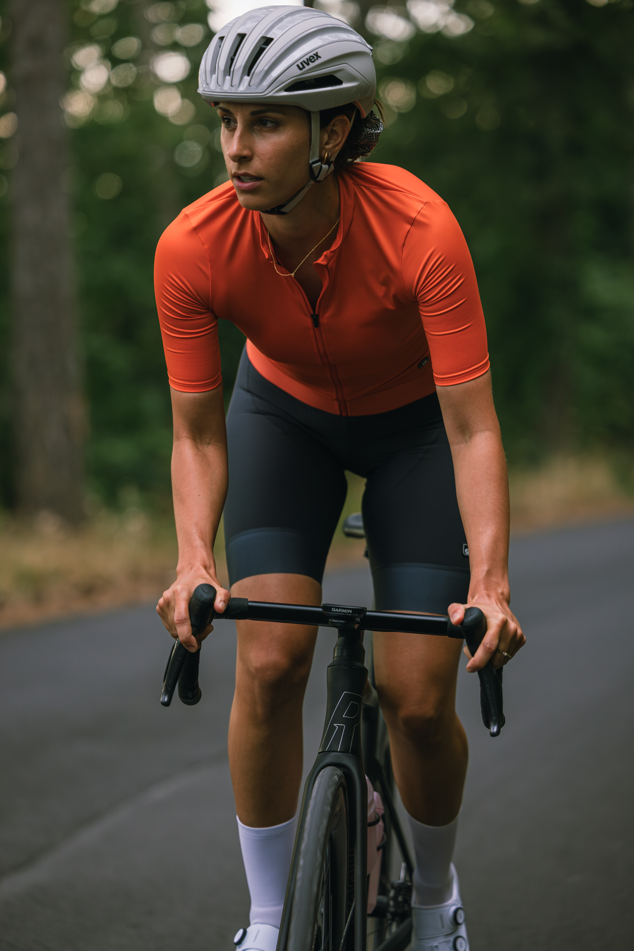 cycling, Straßenradfahren, Helm, orangefarbener Trikot, Aero Shorts