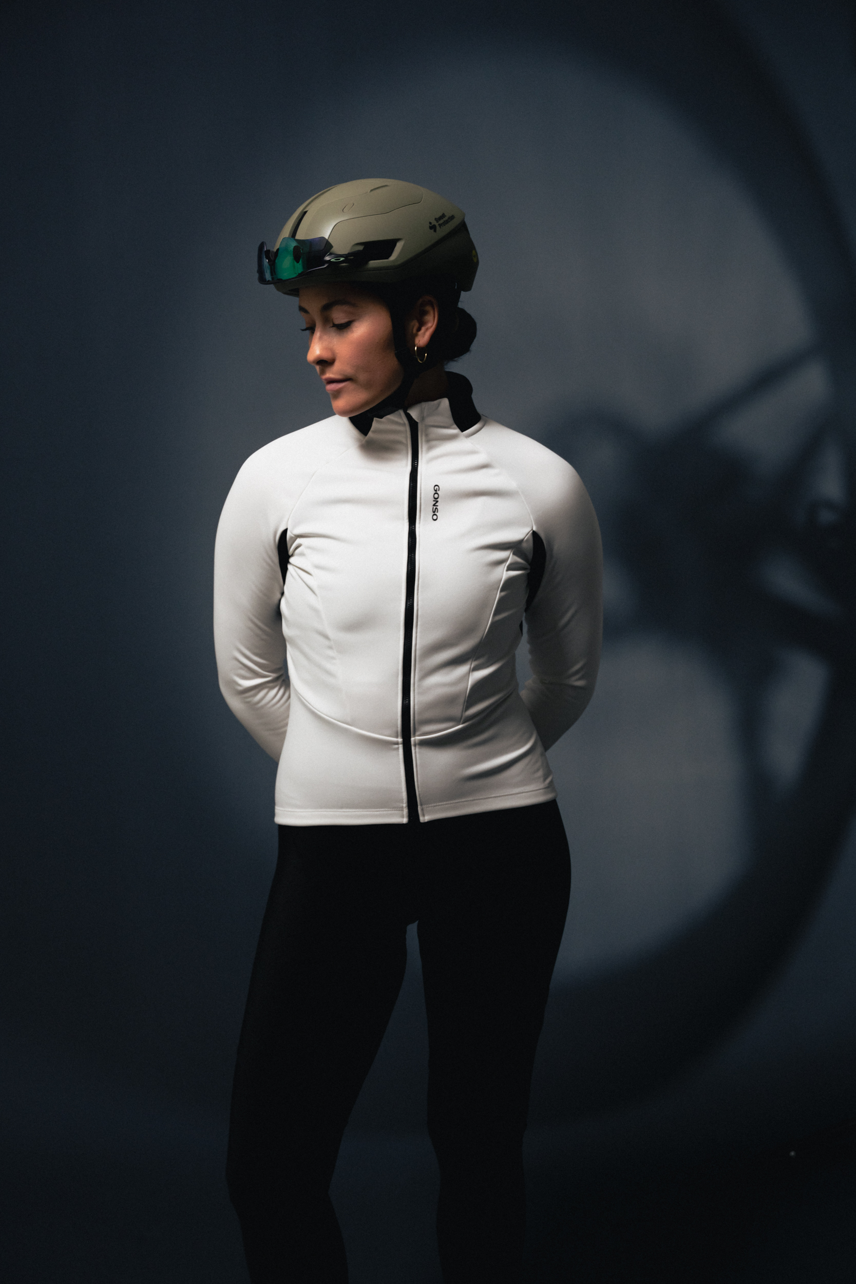 ROAD JACKET SOFTSHELL 2 W Helme, Langer Ärmel, Schutzhelm, Person, Sturzhelm