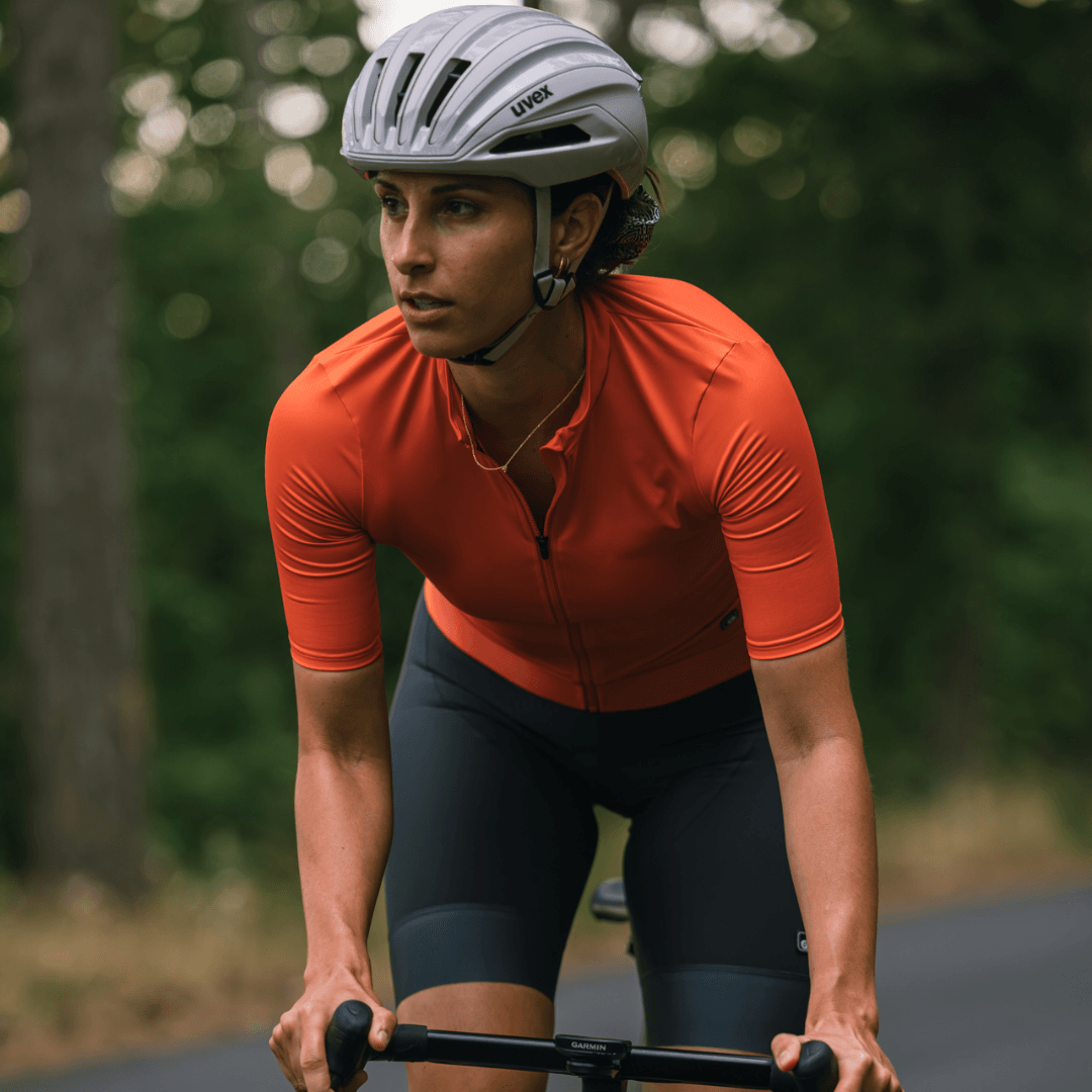 Radfahrer, Radsport, Helm, Orange Oberteil, Bike-Outfit