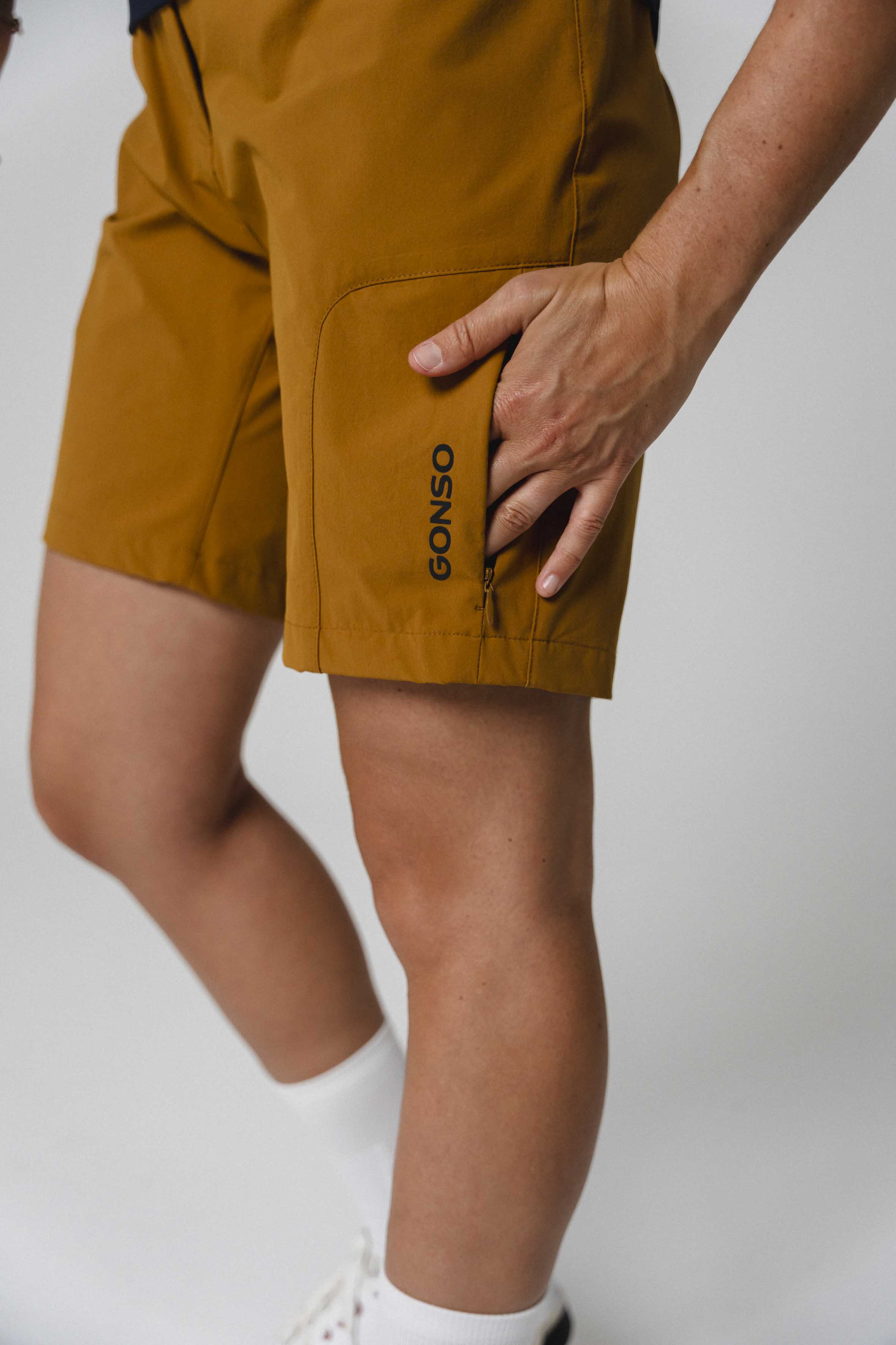 kurze_hose, Cargo-Hose, Beige, Gonso, Kurze_Hose, Hose-Shorts, Cargo-Shorts, Kunstleder? (no), Mokkabraun, seitliche Tasche, Gonso-Logo, Beinlänge kurz