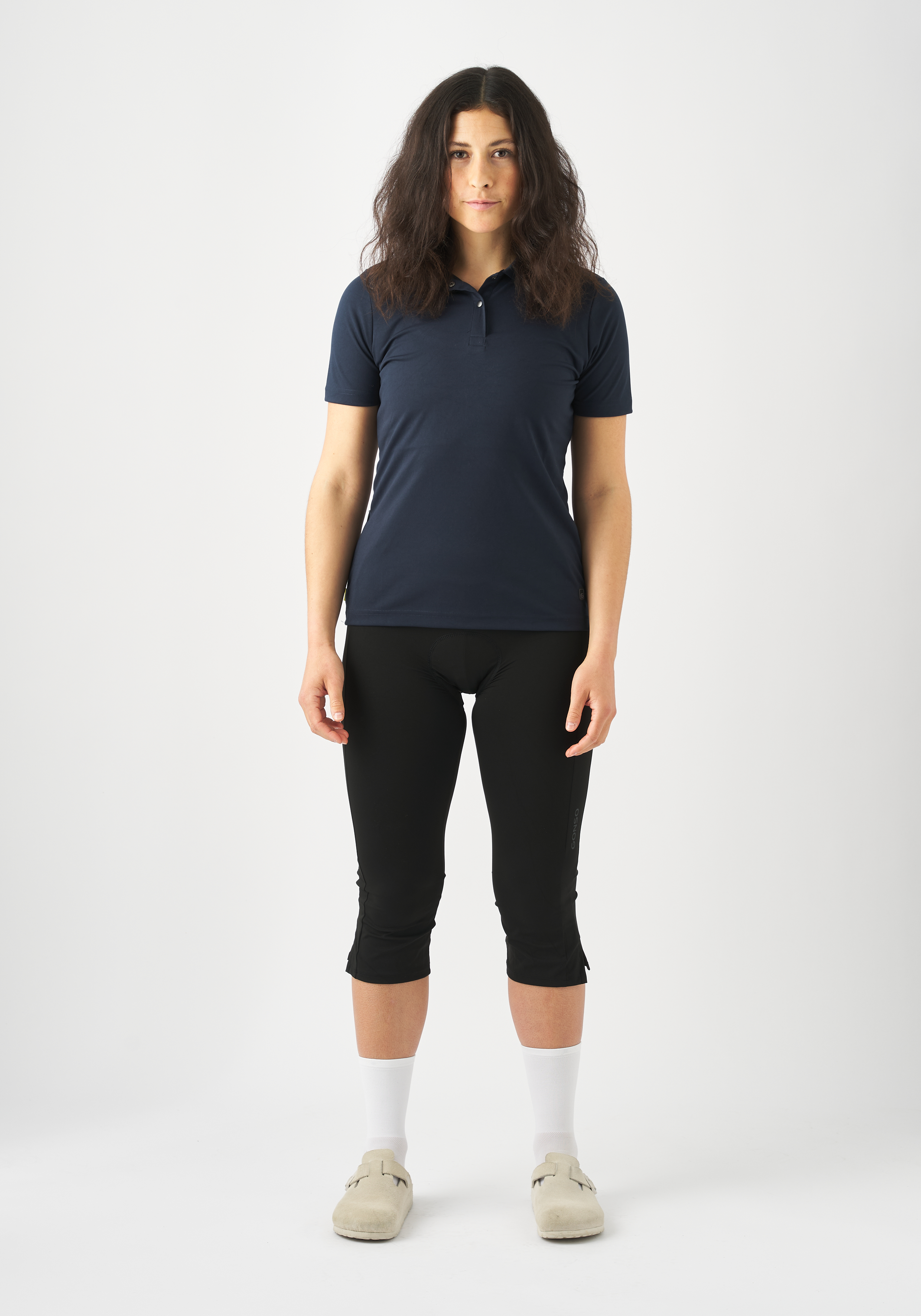 polo shirt, short sleeves, navy, polo collar, black capri leggings