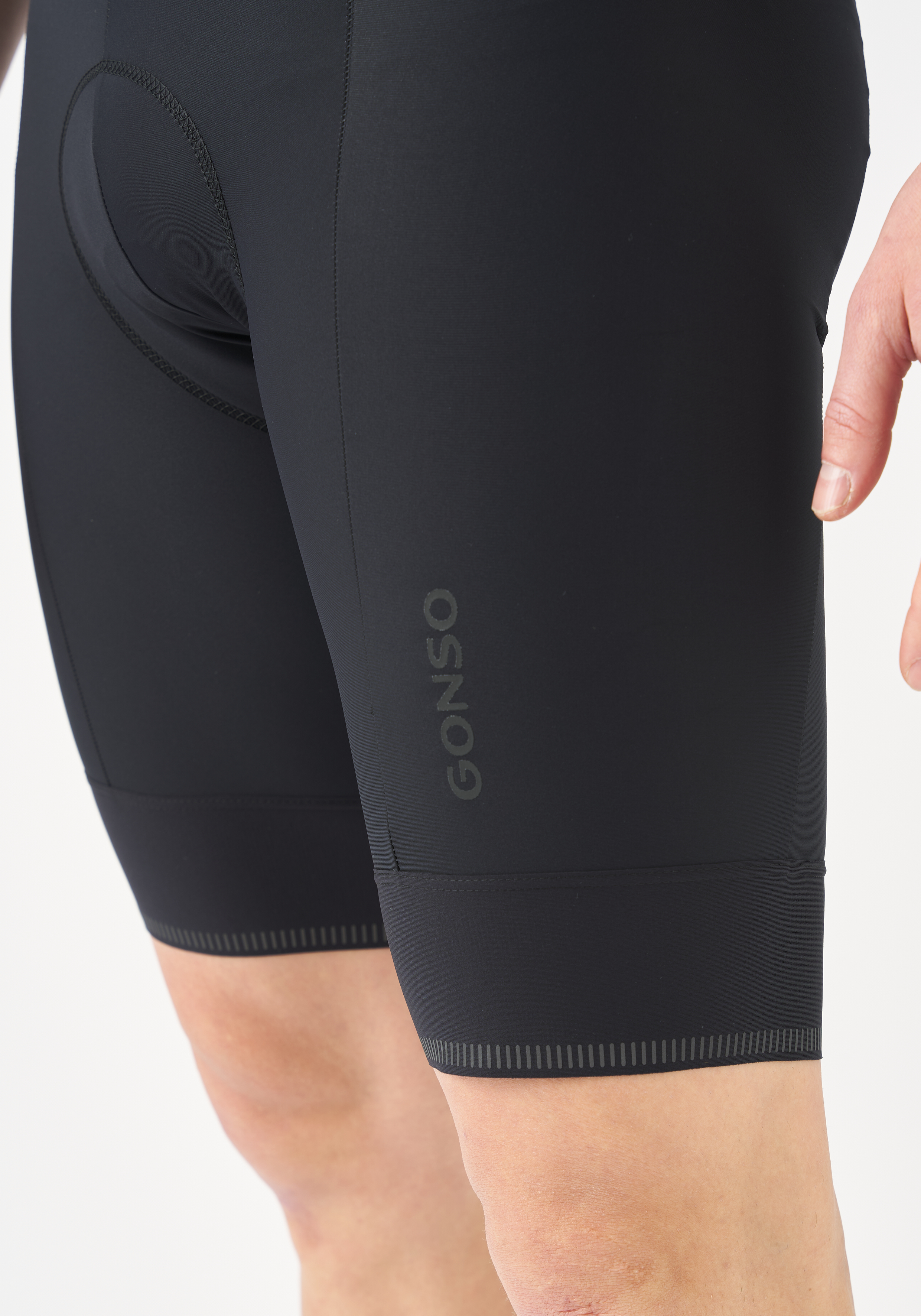 cycling short, schwarz, Gonso-Logo, elastischer Saum, Gonzo-Paddingbereich, cycling shorts, schwarze shorts, body-hugging, Beinbekleidung, Gonso Marke