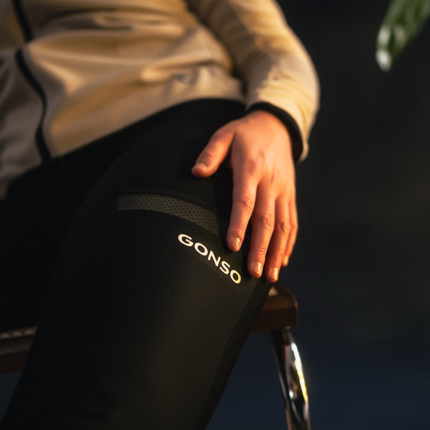 241121_Gonso_Lookbook_TomKieslichMedia_LowRes_DSC6769 Finger, Hand, Person, Langarm, Ärmel, Körperteil, Finger, Hand, Person