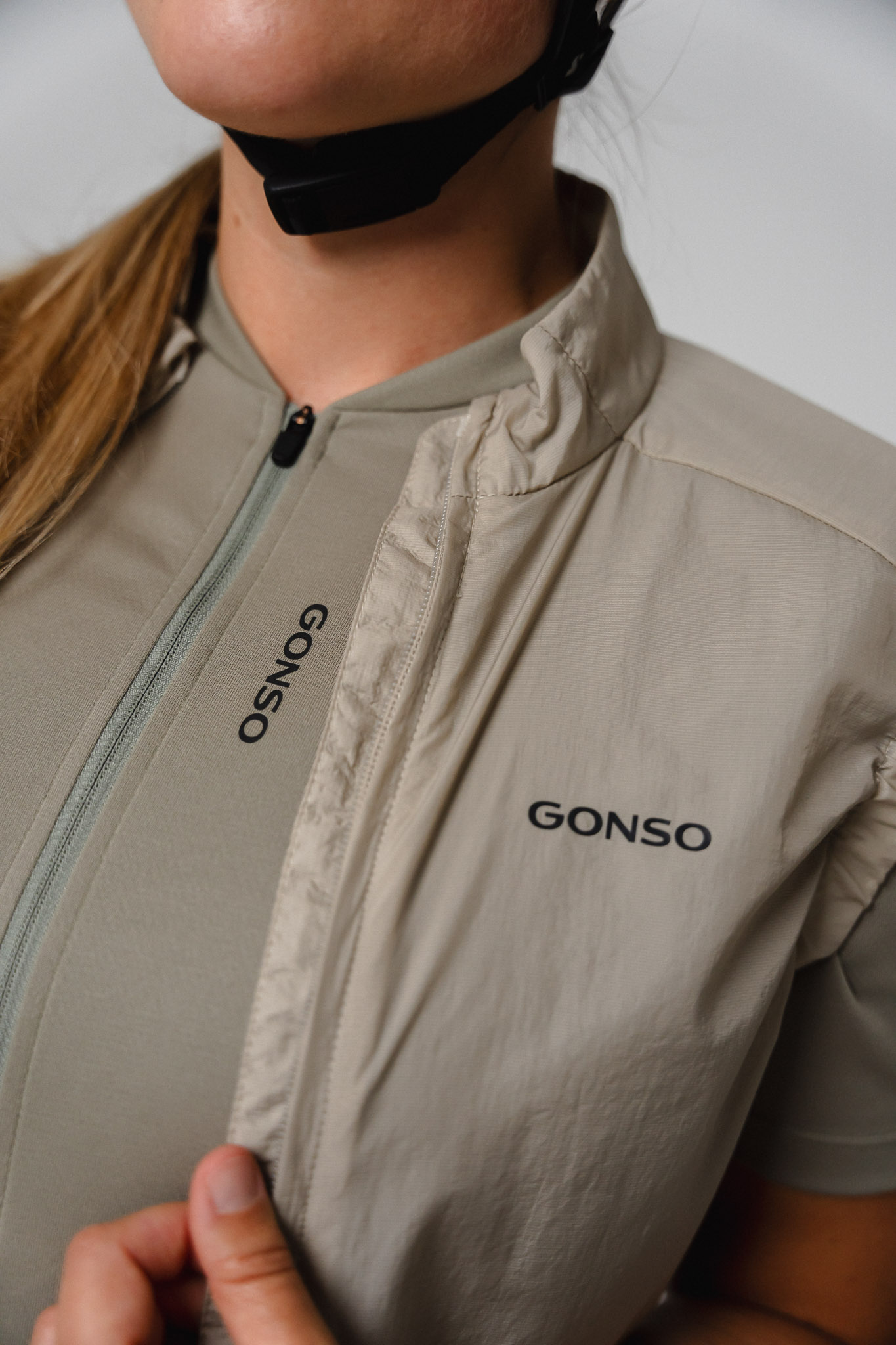 Jerseyjacke, Reißverschluss, Stehkragen, Beige, Gonso Logo