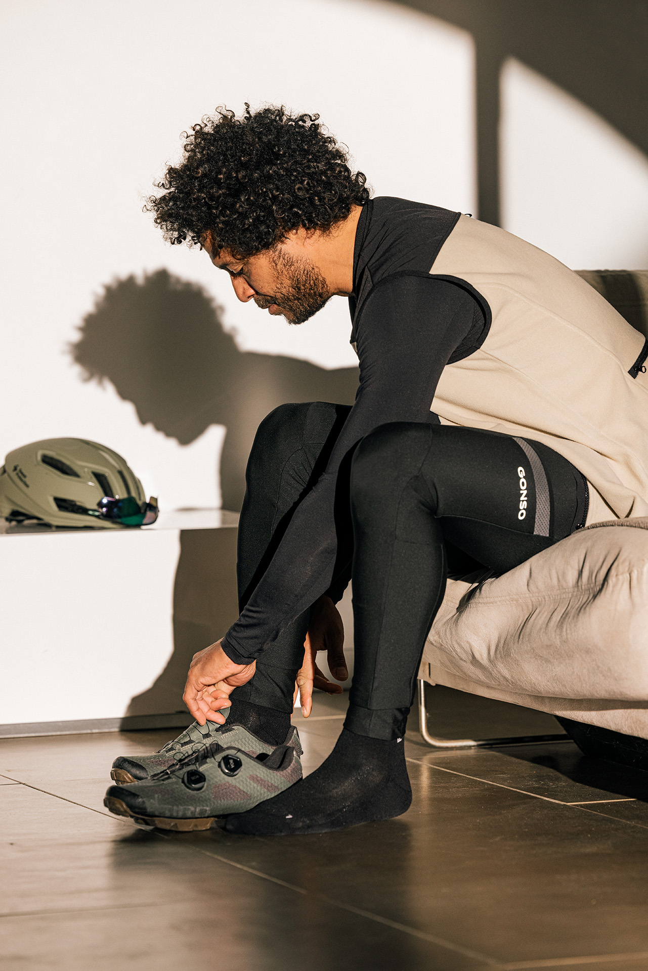 Schuh, Sneaker, Helm, Mann, Person