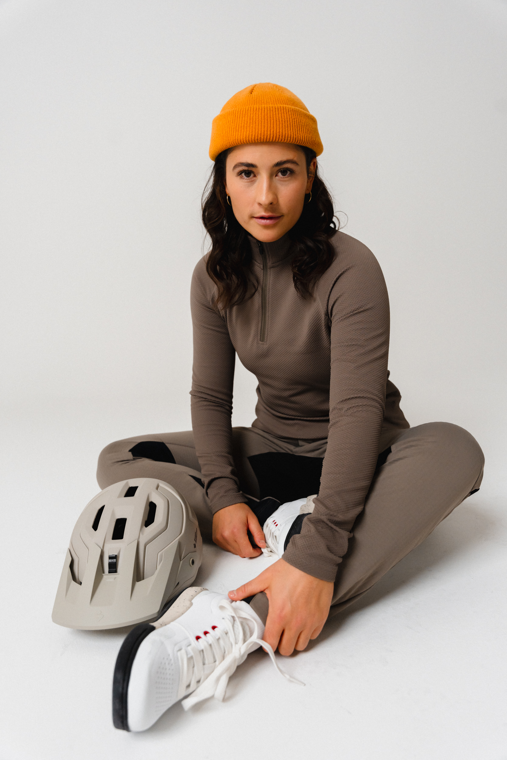 Schuh, Sneaker, Sitzend, Mütze, Hut