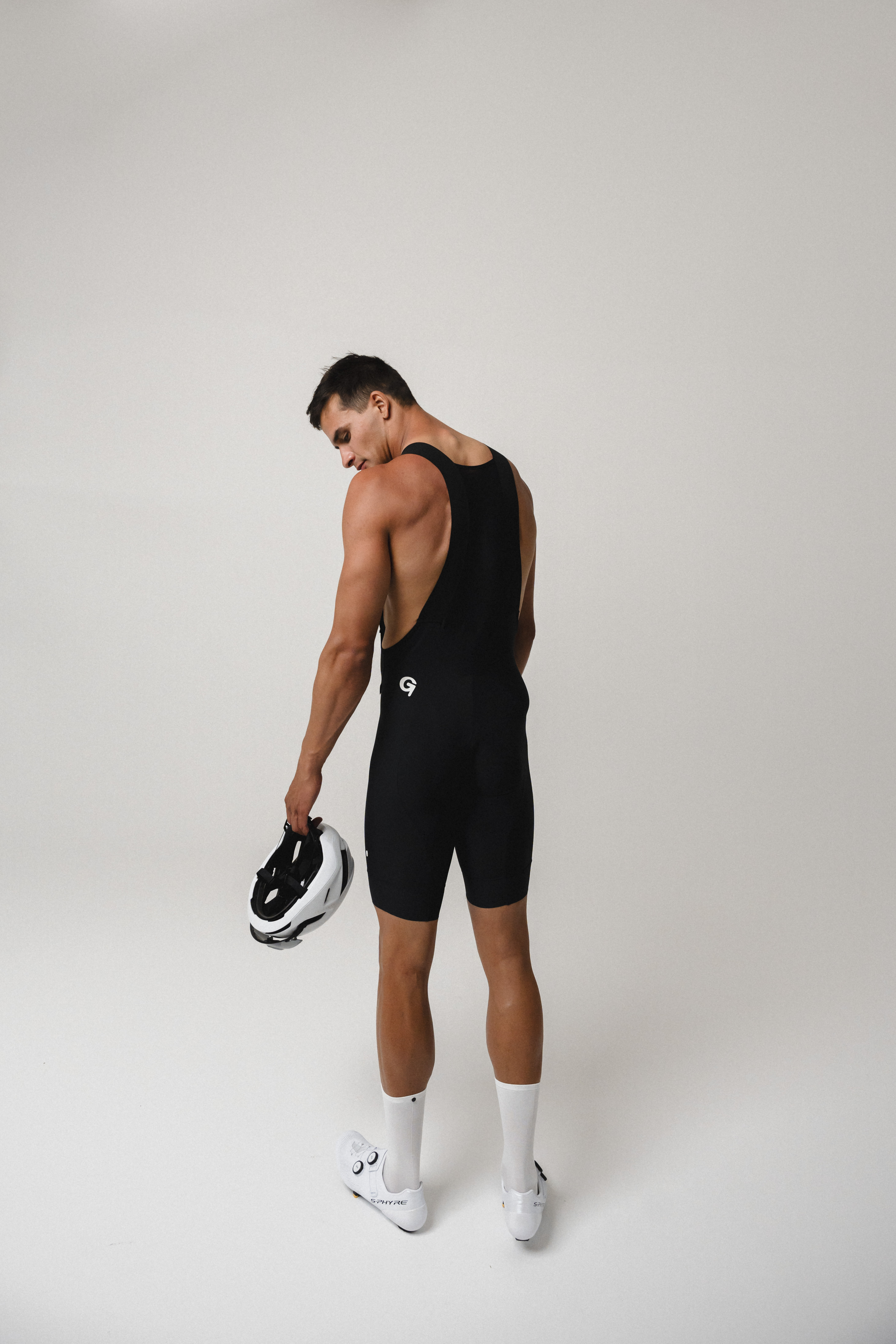 Schuh, Kurze Hose, Turnschuh, Person, Helm