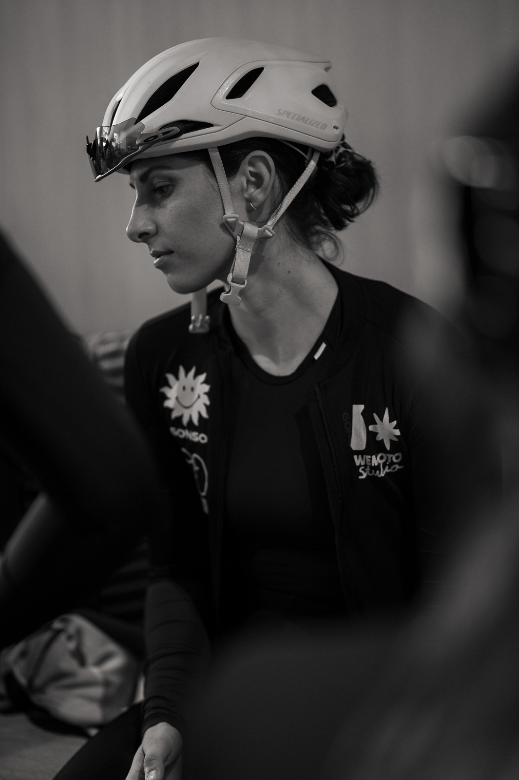 Helme, Schutzhelm, Sturzhelm, Finger, Person