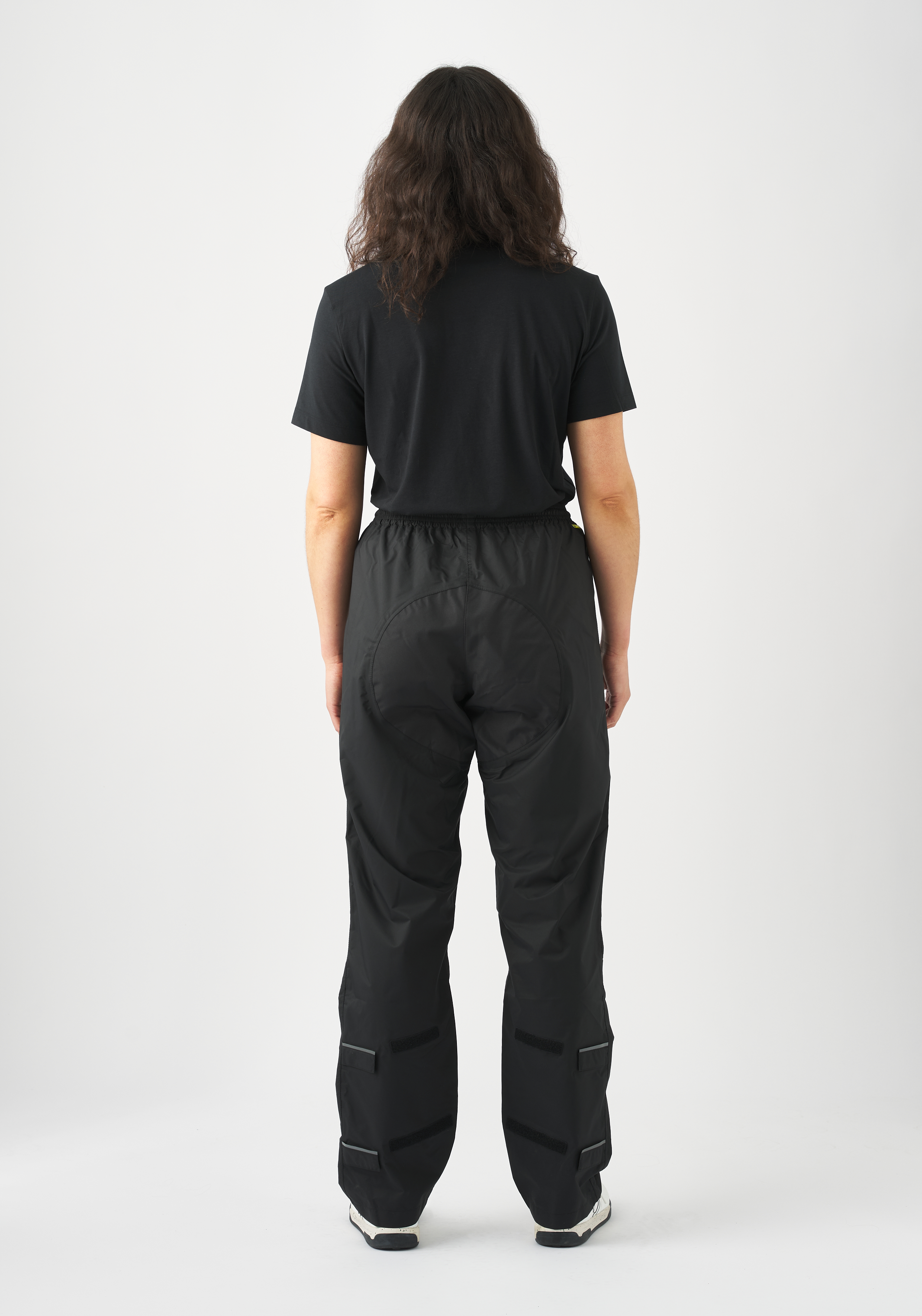 t-shirt, pants, schwarz, lange hose, rückansicht