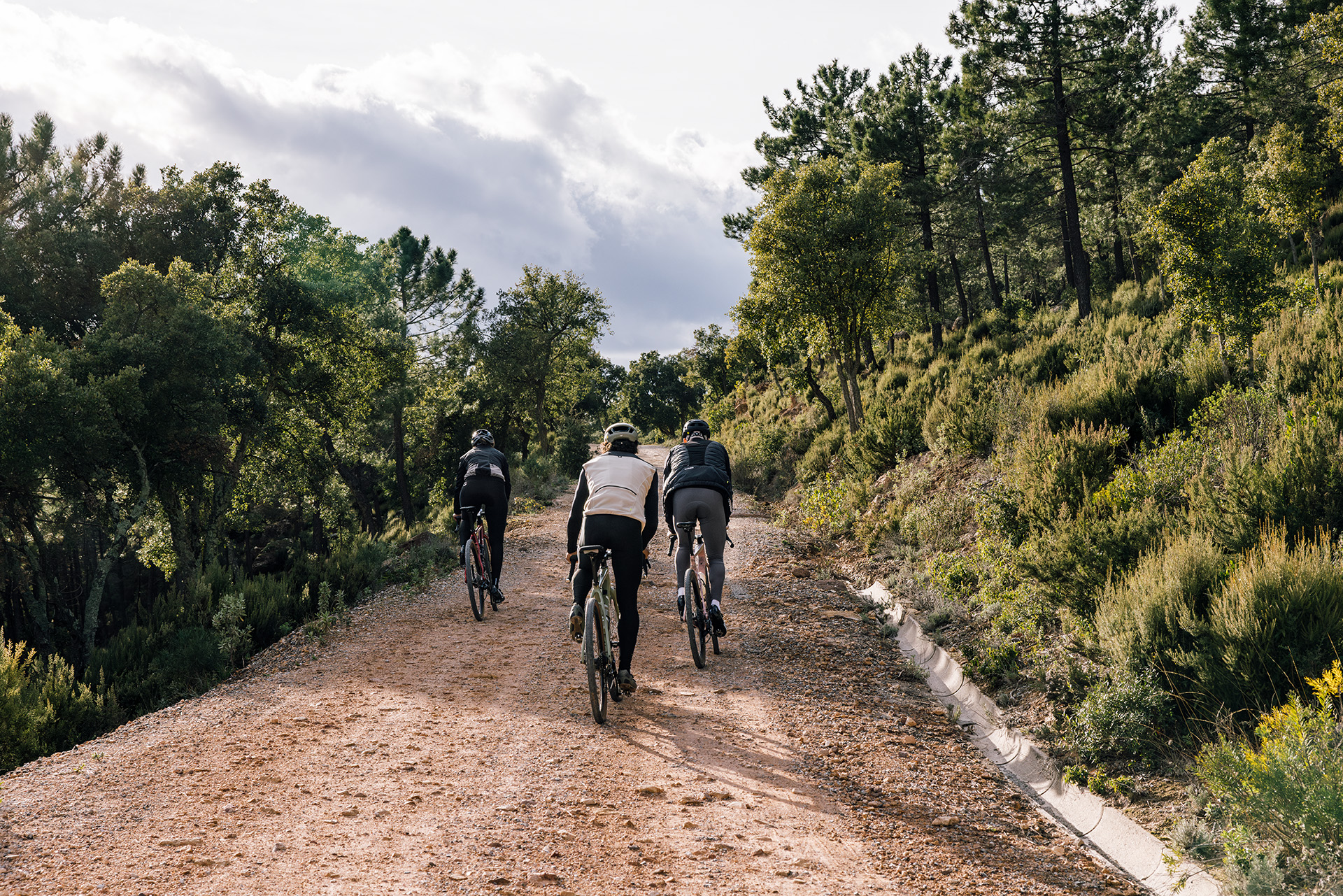 GONSO_FW-2025-0228_96dpi Helme, Person, Fahrrad, Schuh, Rad