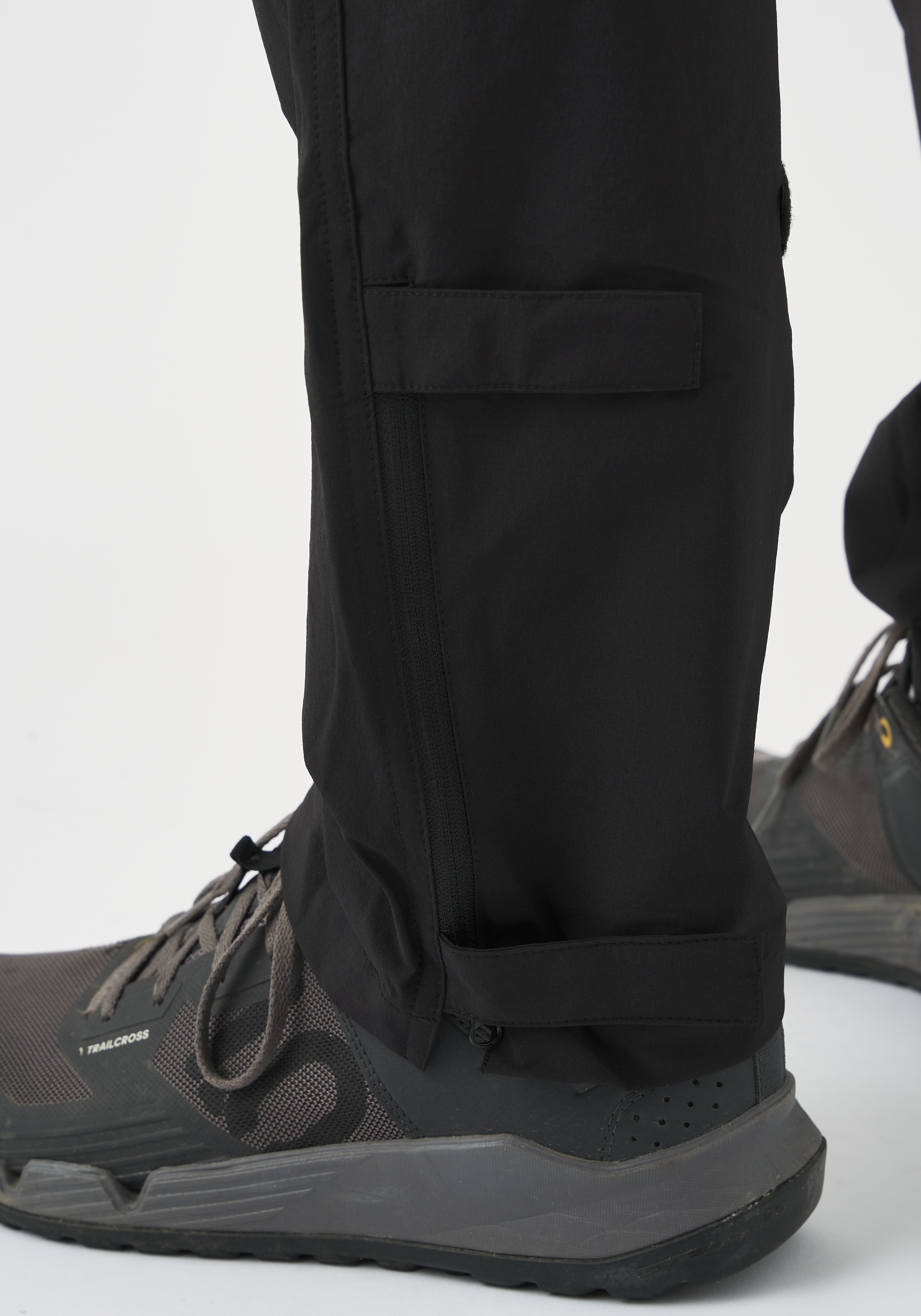 Hiking pants, Reißverschluss, Cargo-Tasche, schlanke Passform, Schwarz