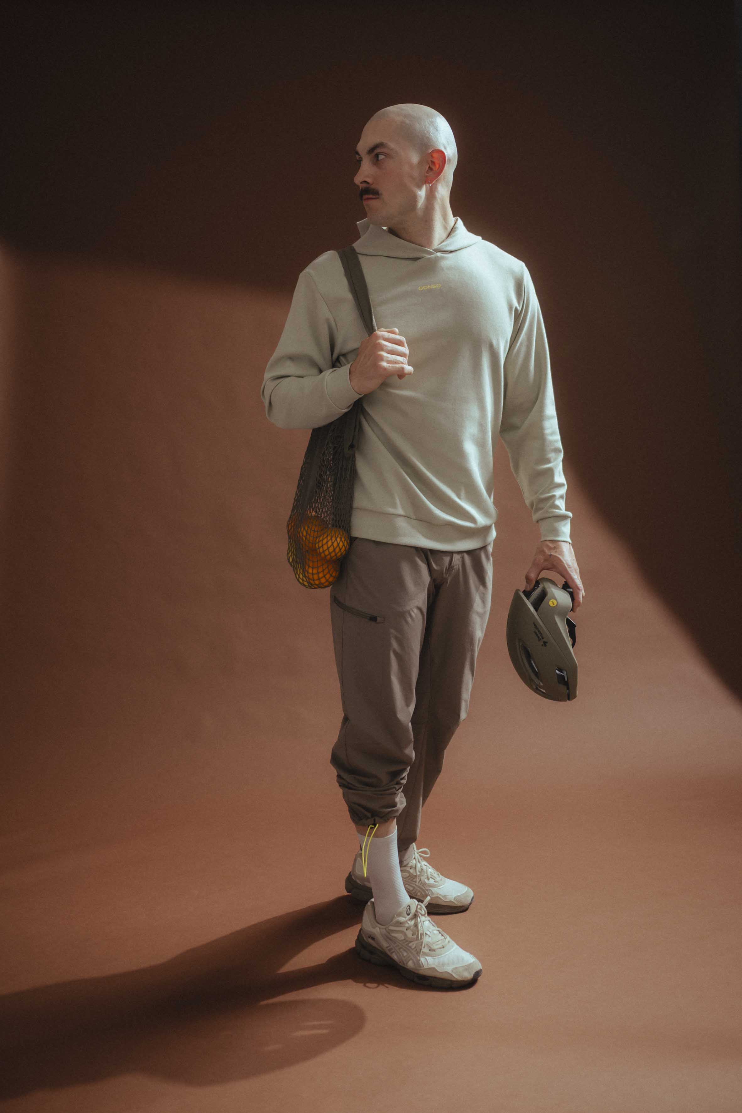 Hoodie, Loungewear, Beutel, Netzbeutel, Helm, Hoodie, Crewneck, Beige, Baggy pants, Helmet